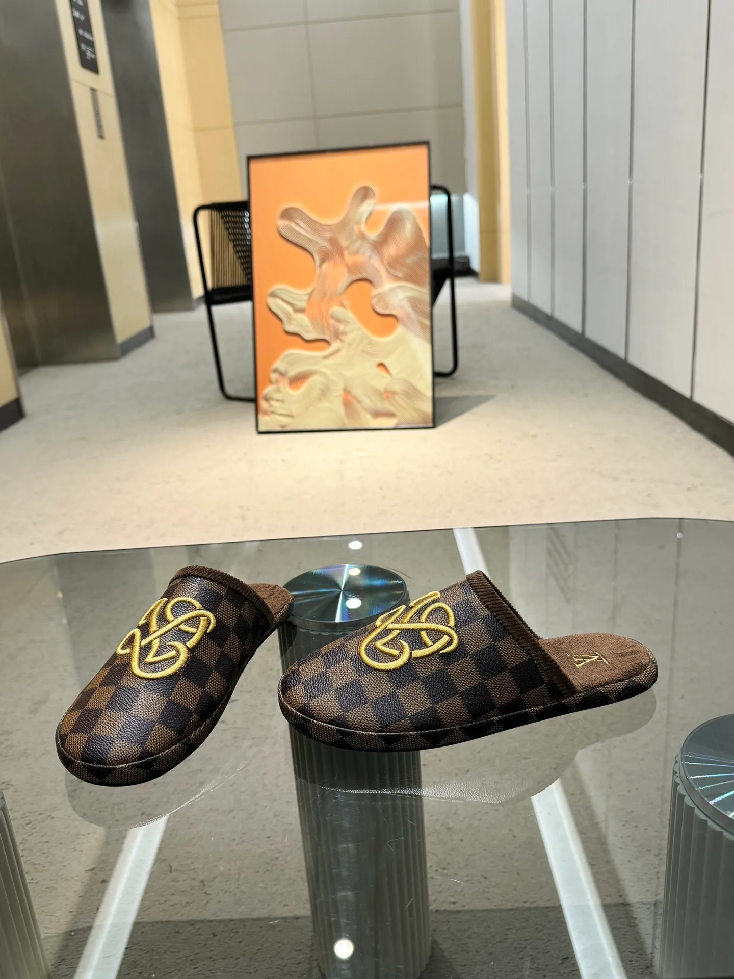 👟👟Ex-factory price 320👟👟 The 2024 couple’s counter features the latest hard goods of LV and Loewe co-branded slippers🆕 ✿Purchase level! Full of high-end feel! A popular model among bloggers at home and abroad, it’s retro and fashionable and looks amazing on your feet! Official website main recommendation code number 35-46